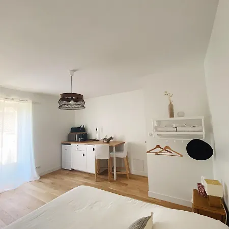 L'anne Xe, Independant Apartment Valeuil