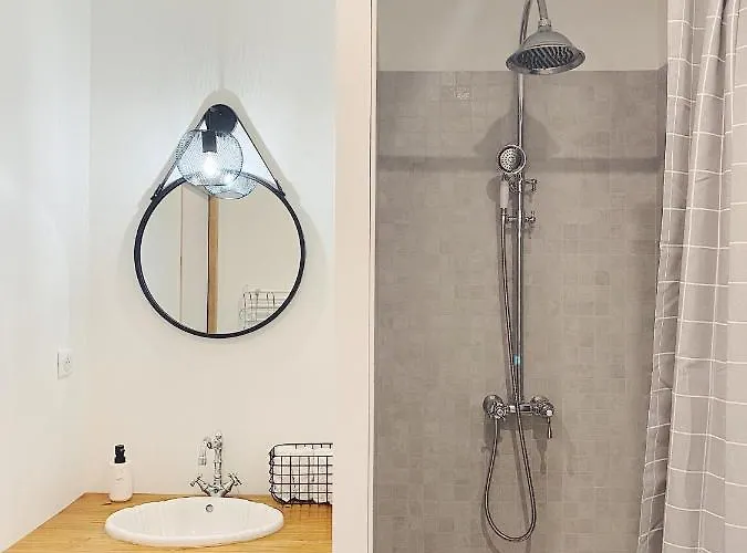 L'anne Xe, Independant Apartmán